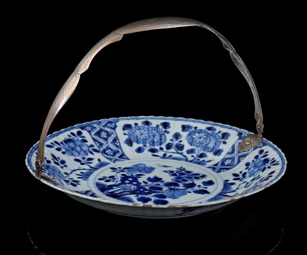 Porseleinen Schotel zilver hengsel 28 cm. China Kangxi 1700, Ophalen of Verzenden