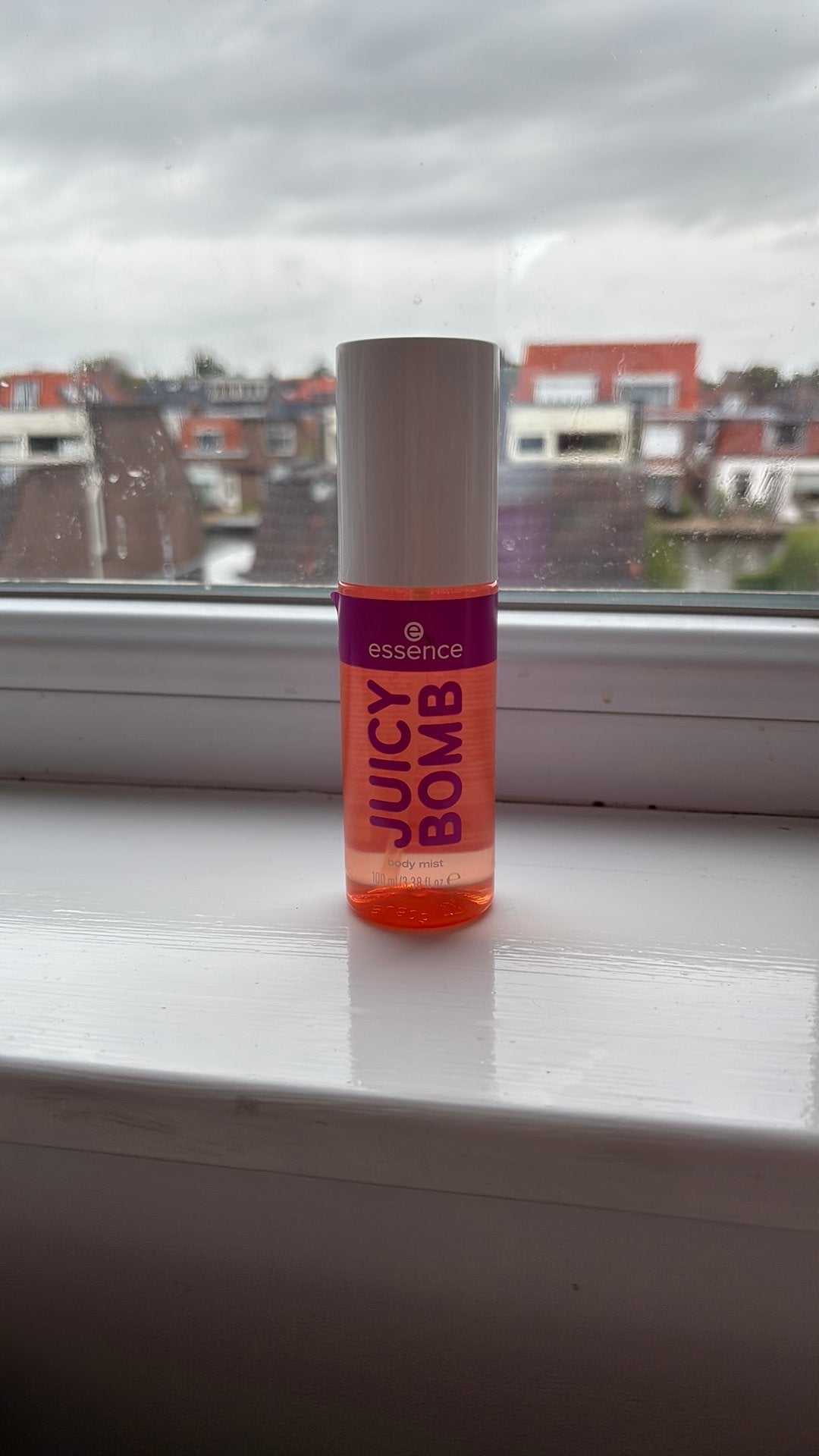 Juicy bomb body mist, Ophalen of Verzenden, Zo goed als nieuw, Handen en Nagels