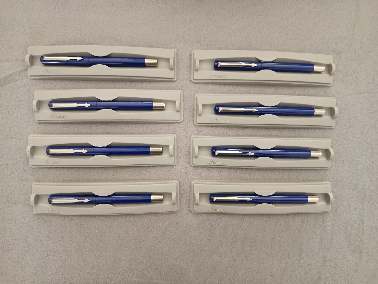 Partij handel 8 nieuw/ zgan Parker roller ball pennen BIEDEN, Parker, Overige typen, Met doosje, Ophalen of Verzenden
