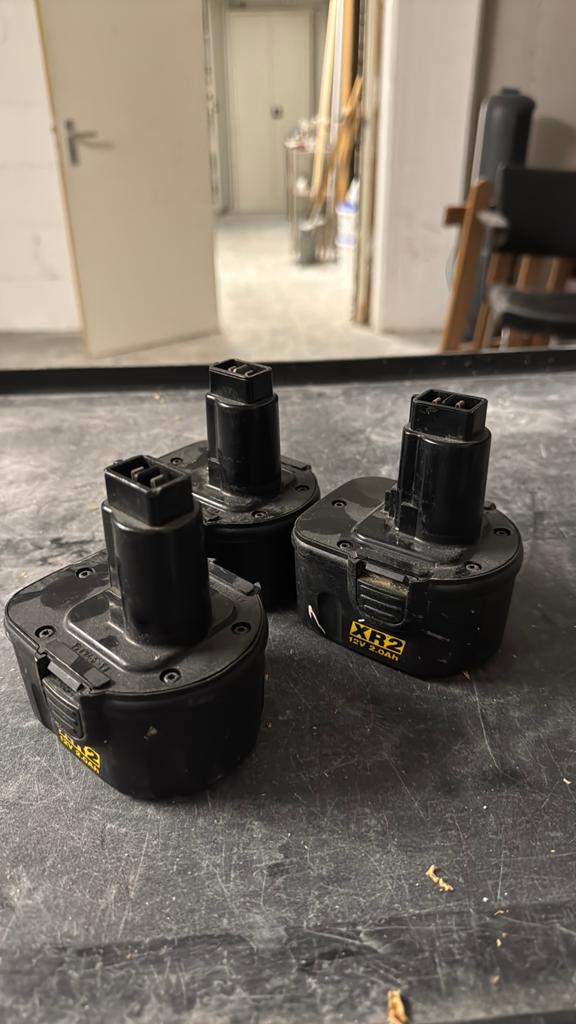 3 accu’s DeWalt 2.0 ah, Ophalen