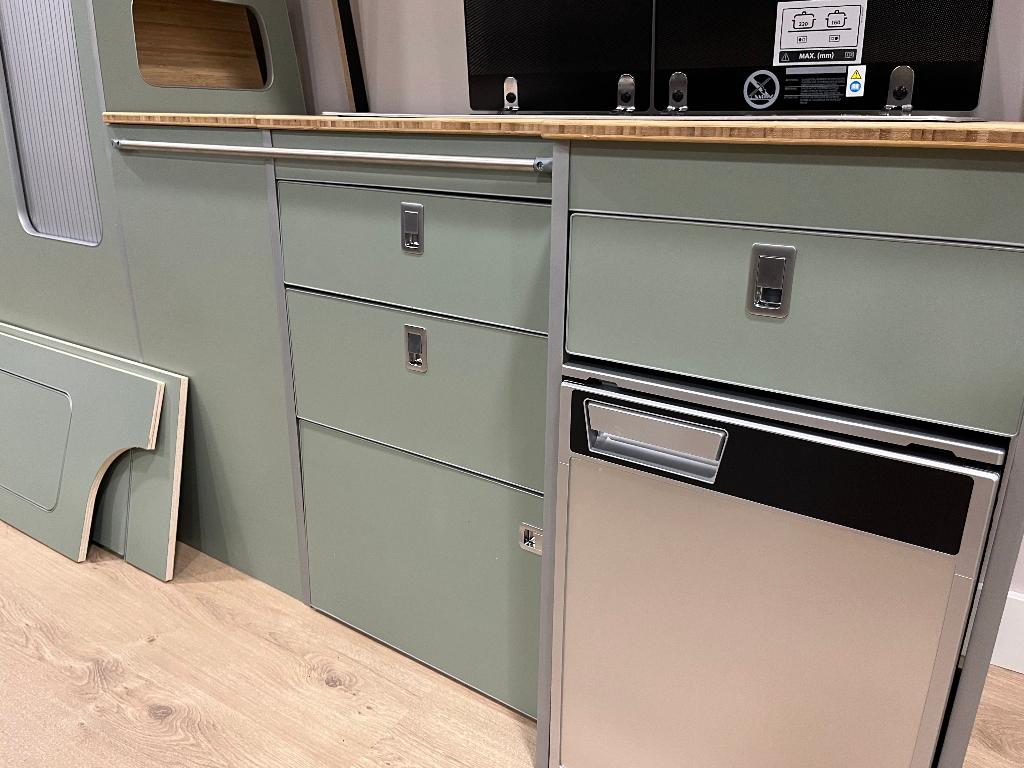 Meubelset keuken VW Transporter T5/T6 Pistache Green /bamboe, Ophalen, Hoefakker 3, Veen, Info@termeercampers.nl, Nieuw