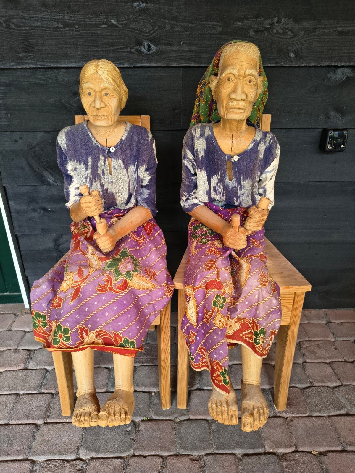 Set van 2 handgesneden houten beelden uit Indonesië, Ophalen, Overige onderwerpen, Handgemaakt, 50 - 100 cm