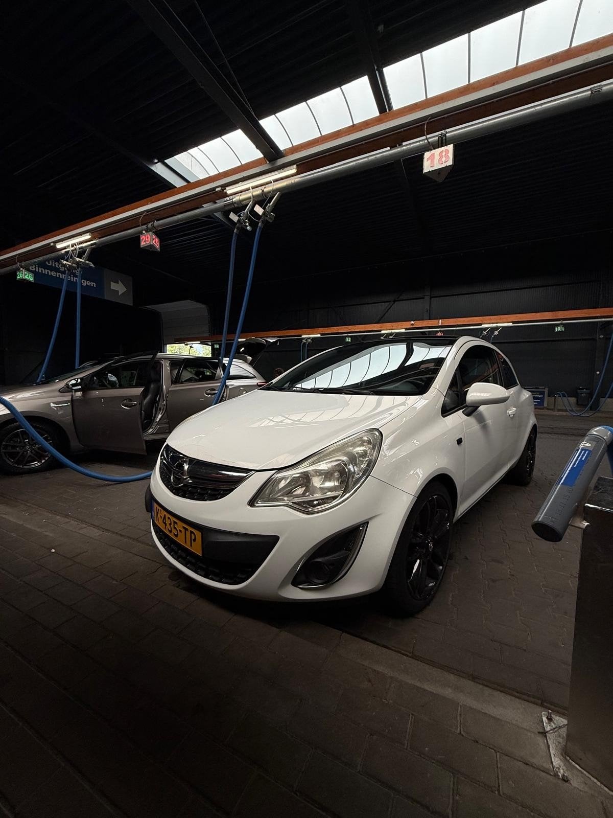 Opel Corsa 1.4 16V 3D 2011 Wit, Auto's, Voorwielaandrijving, 1398 cc, 100 pk, Handgeschakeld