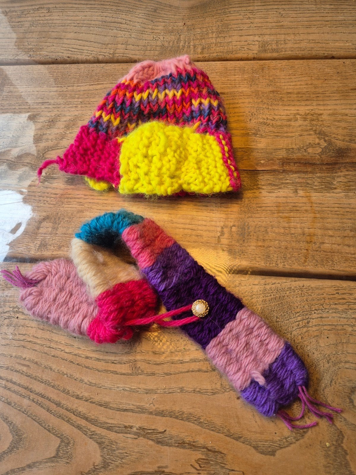 Handgemaakte kleurrijke muts en sjaal set voor baby of pop, Meisje, Ophalen of Verzenden, Zo goed als nieuw, Selfmade by Mare