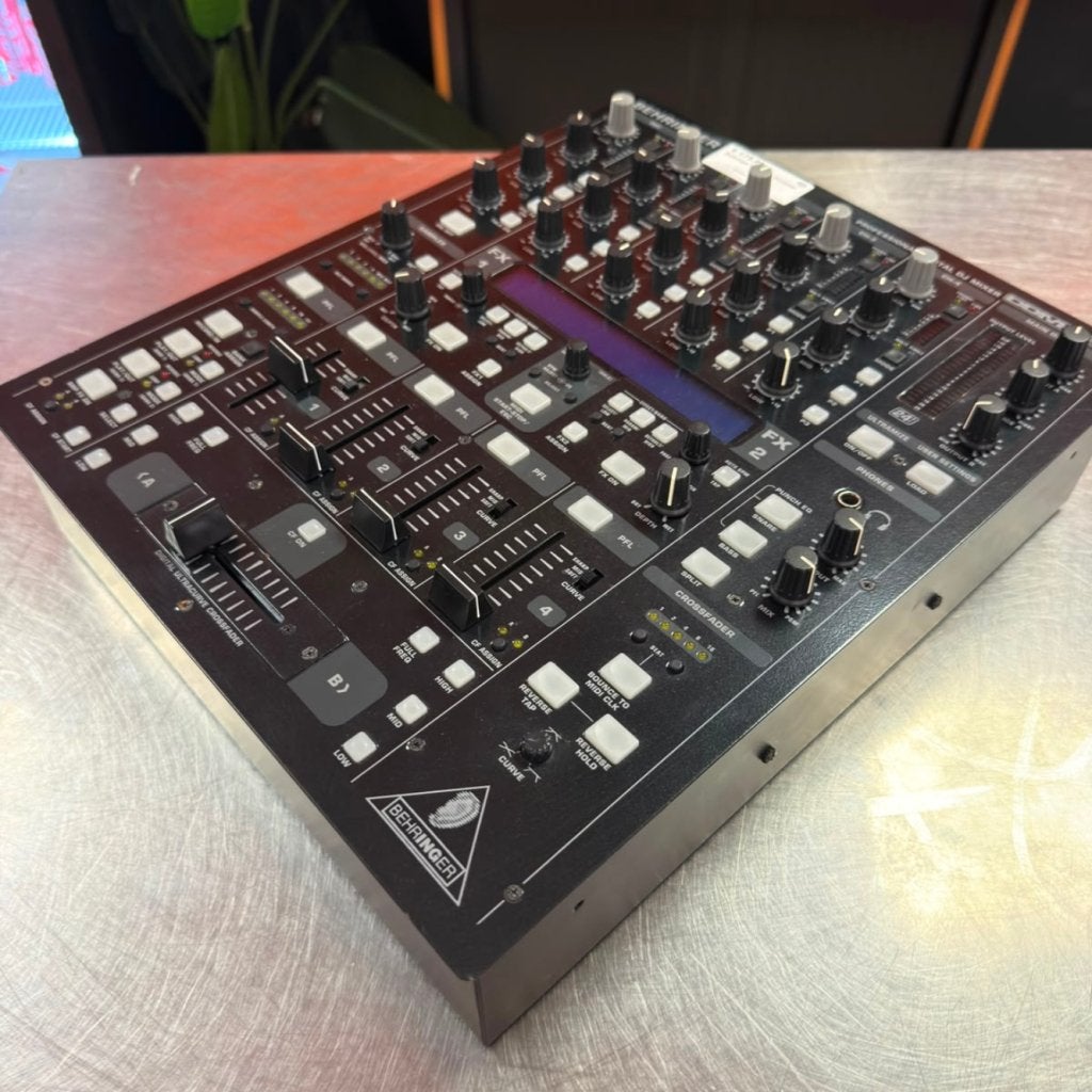 Behringer DDM4000 DJ-mixer, Muziek en Instrumenten, Mengpanelen, Behringer, Zo goed als nieuw, Support@behringer.com, Behringer (Music Tribe)
Musikhausstraße 1
94060 Pocking
Germany