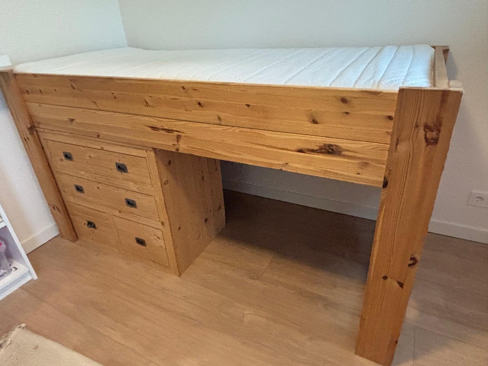 25,- euro halfhoogslaper incl. lattenbodem en matras, Kinderen en Baby's, Ophalen, Gebruikt, Halfhoogslaper