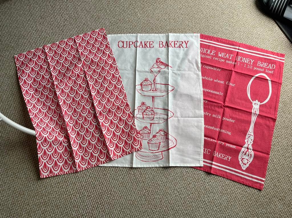 Te koop; 3 roze/rode theedoeken, Huis en Inrichting, Keuken | Textiel, Ophalen of Verzenden, Nieuw, Overige kleuren, Theedoek of Handdoek