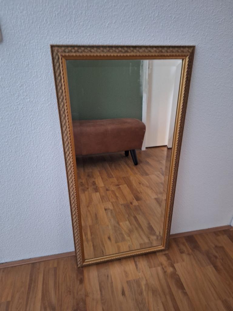 Mooie spiegel met gouden lijst!, Huis en Inrichting, Woonaccessoires | Spiegels, Ophalen, Zo goed als nieuw, Rechthoekig, Minder dan 100 cm