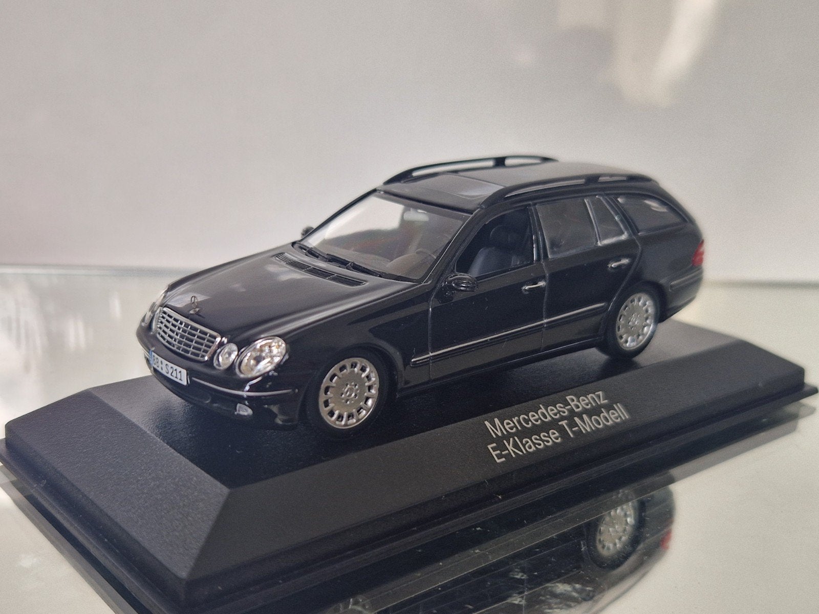 Minichamps Mercedes-Benz E-Klasse T-Model 1:43, Hobby en Vrije tijd, Ophalen of Verzenden, Zo goed als nieuw, Auto, MiniChamps
