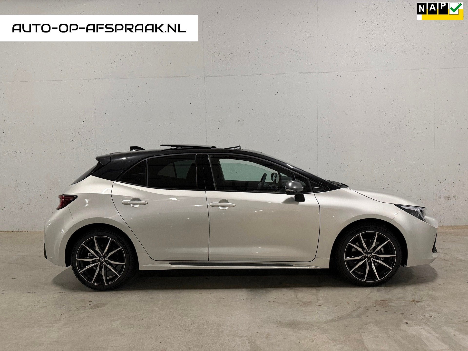 Toyota Corolla Hybrid 180 GR Sport Automaat HUD Pano JBL Cam, Dealer onderhouden, 450 kg, Gebruikt, 4 cilinders