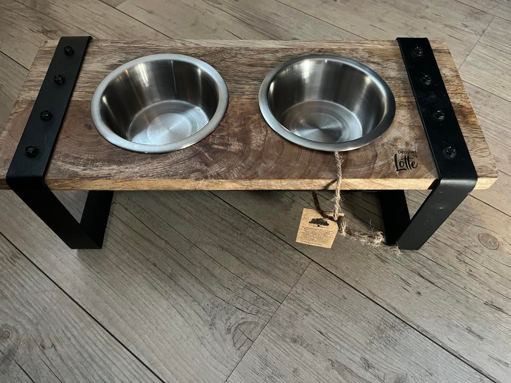 Hond of poes voer/ drinkbak. Designed by Lotte, Dieren en Toebehoren, Hondenvoerbakken en Drinkbakken, Ophalen of Verzenden, Zo goed als nieuw