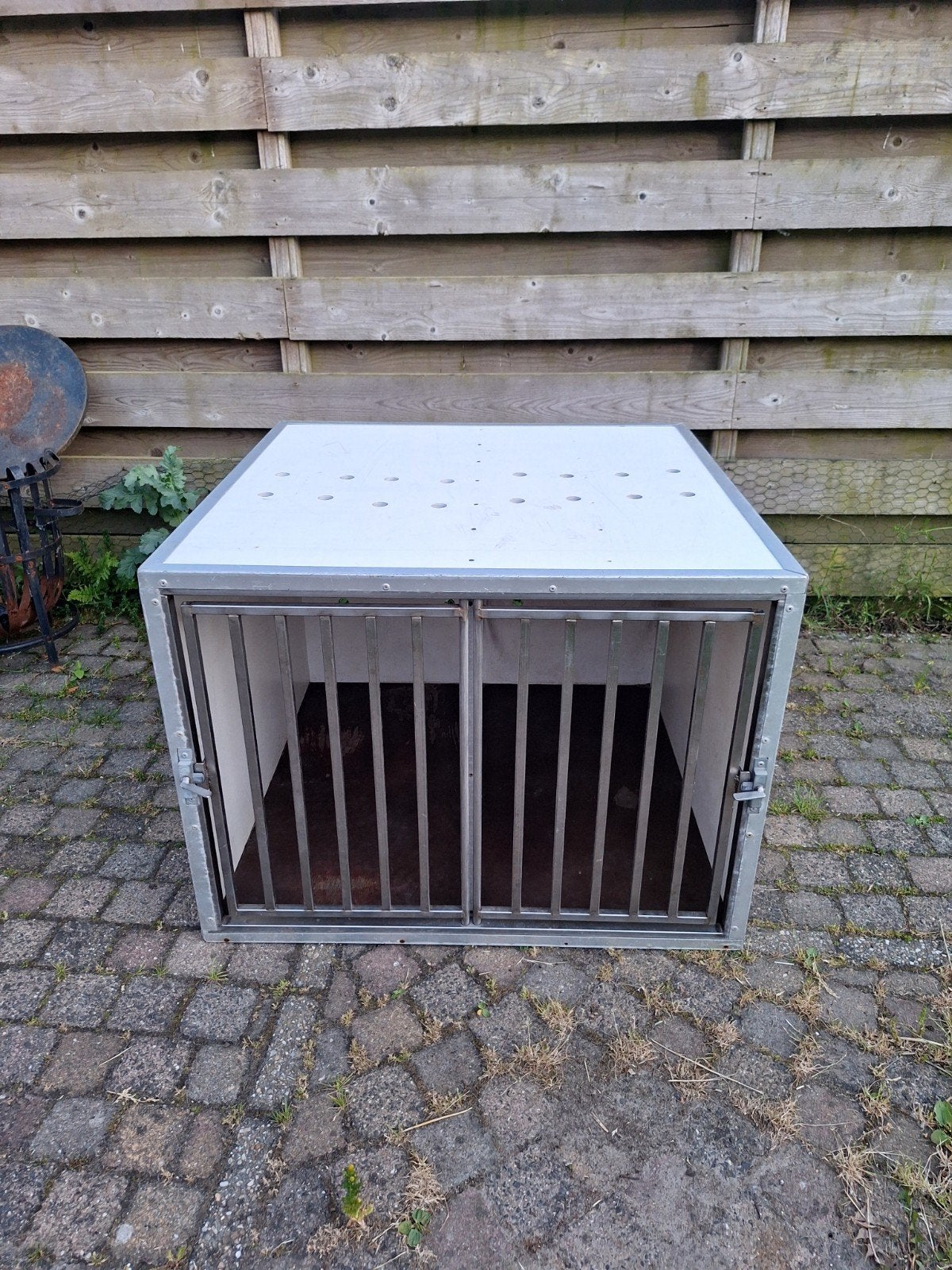 Honden bench, Ophalen