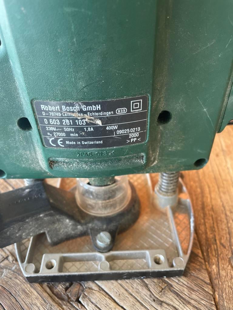 Bosch POF 400 A Bovenfrees - 400W, Made in Switzerland, Ophalen of Verzenden, Gebruikt, Elektrisch, Bovenfrees