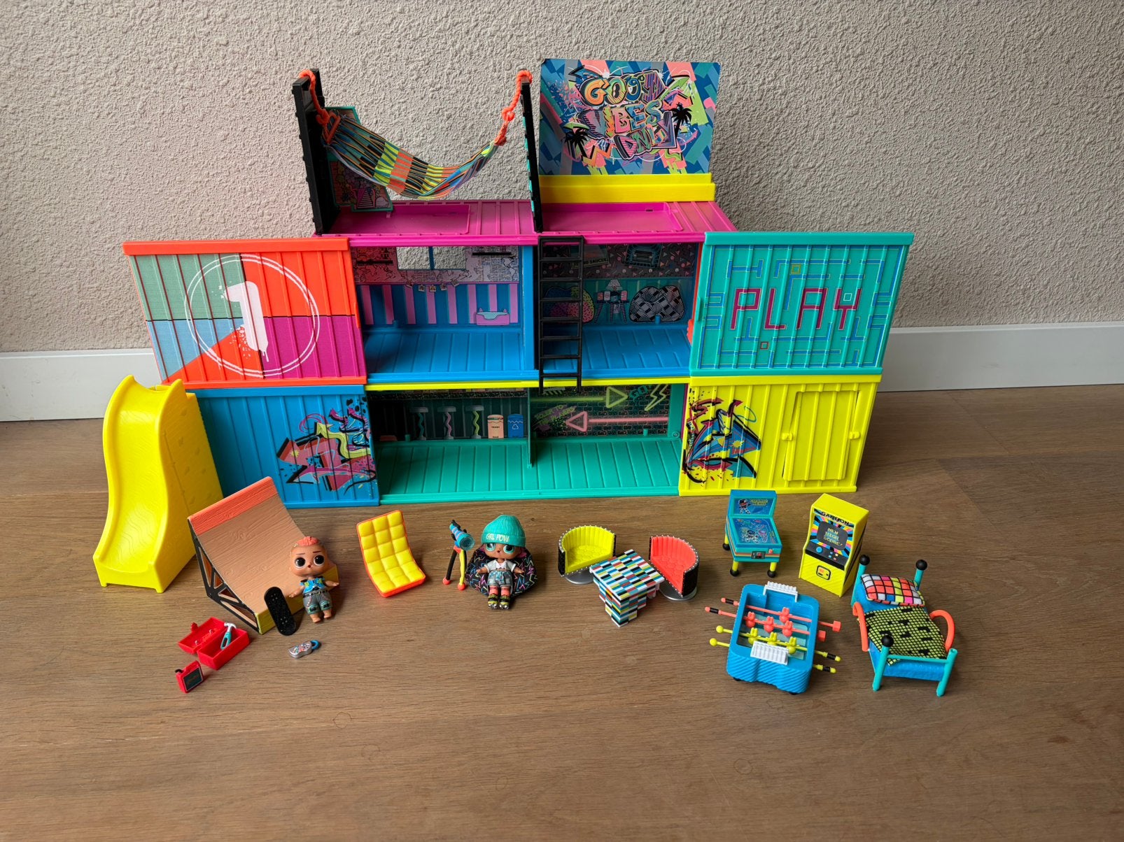 LOL clubhuis incl poppetjes en accessoires, Ophalen of Verzenden, Zo goed als nieuw