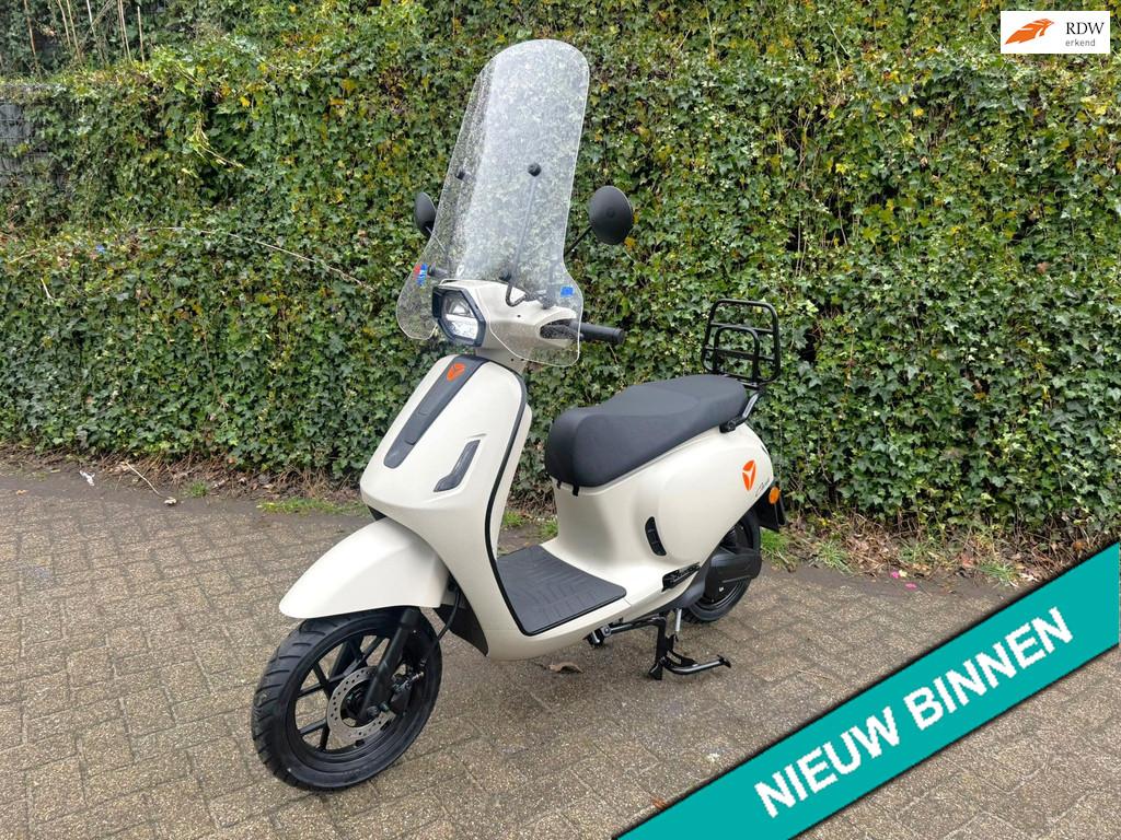Yadea Owin 25-45km Electrische Scooter NIEUW STIJLVOL BETAAL, Fietsen en Brommers, Scooters | Overige merken, Y
y  y, NL, Elektrisch