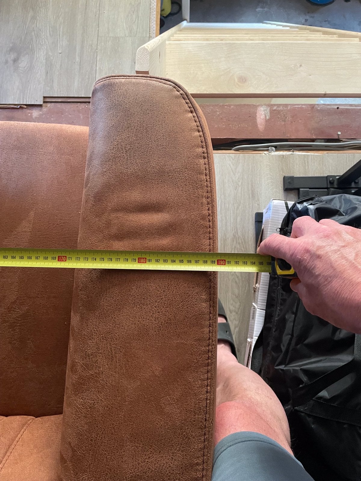 Leuke cognac kleurige 2,5 zits bank te koop, Auto-onderdelen, Interieur en Bekleding, Ophalen, Gebruikt