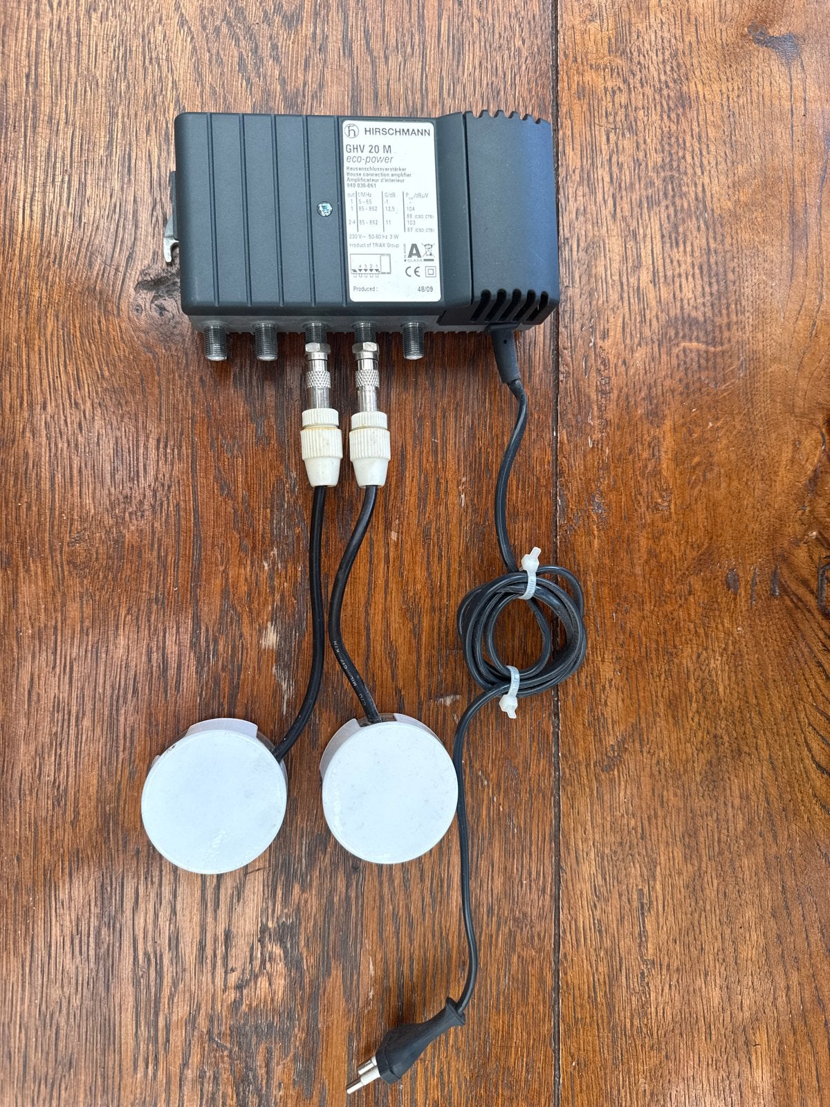 Hirschmann Coax versterker GHV 20 M met 2 splitters, Ophalen of Verzenden, Gebruikt, Overige kabels