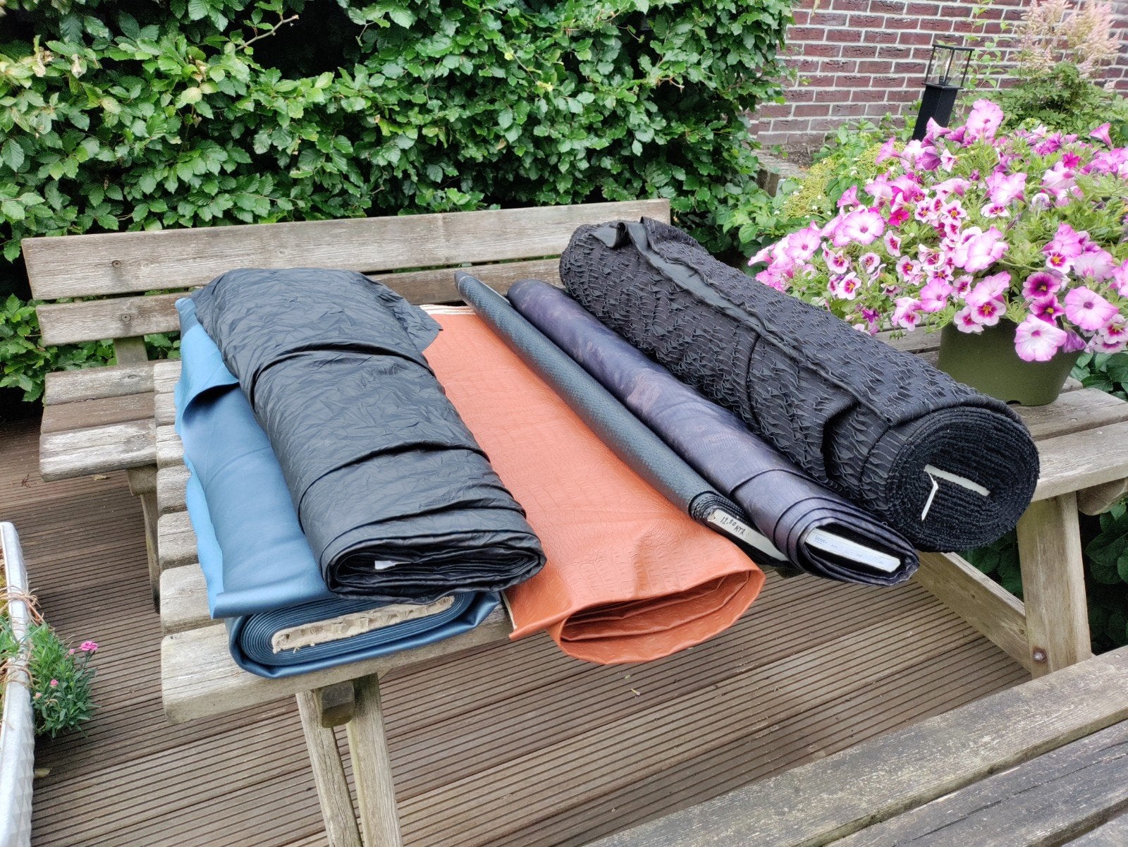 Diverse restanten elastisch vegan leer en kreukelstof, Hobby en Vrije tijd, Stoffen en Lappen, Leer of Kunstleer, 30 tot 120 cm