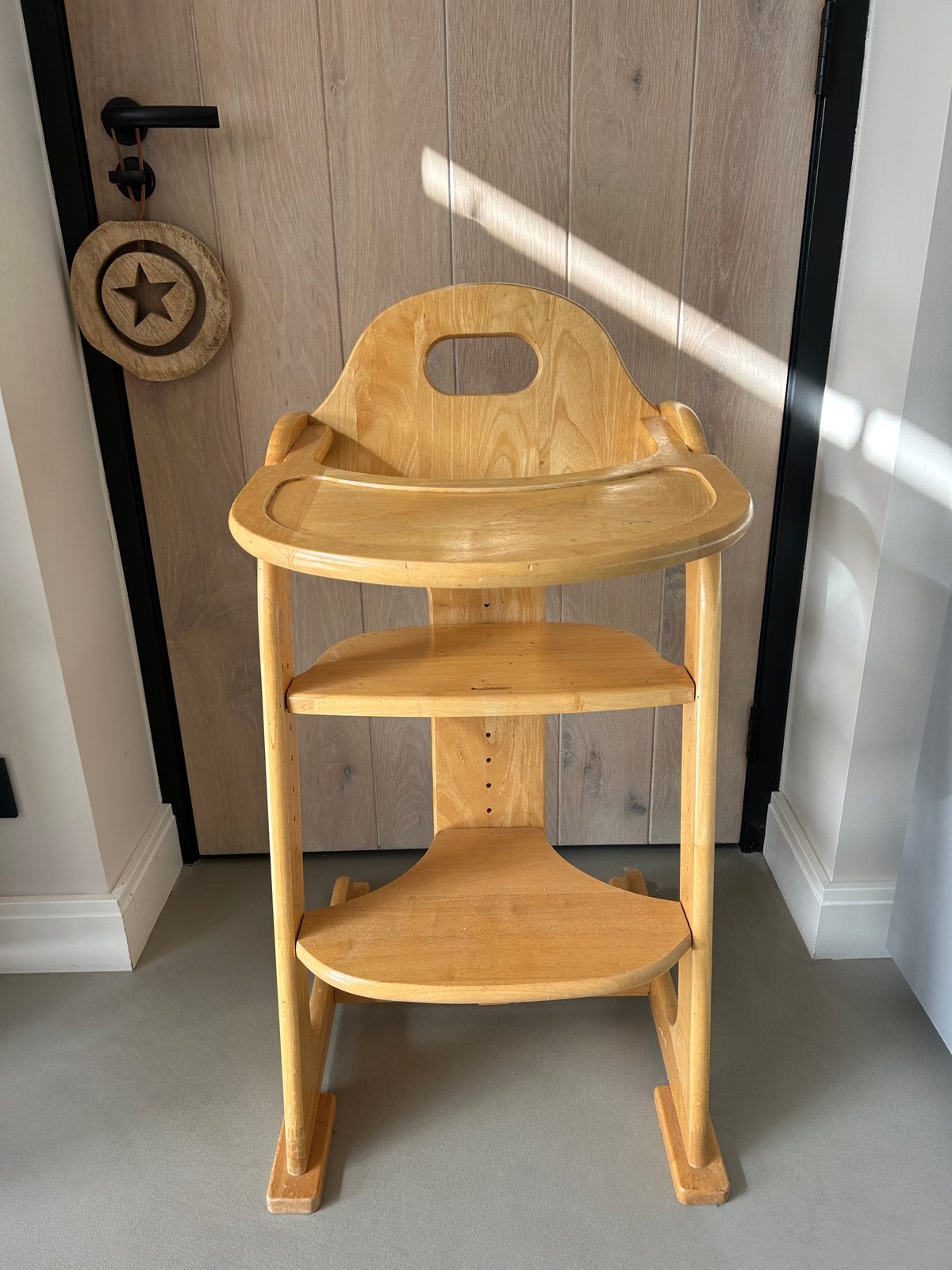 Stevige mooie Houten meegroeistoel met eetblad en gordel, Ophalen of Verzenden, Gebruikt, Meegroeistoel, Afneembaar eetblad