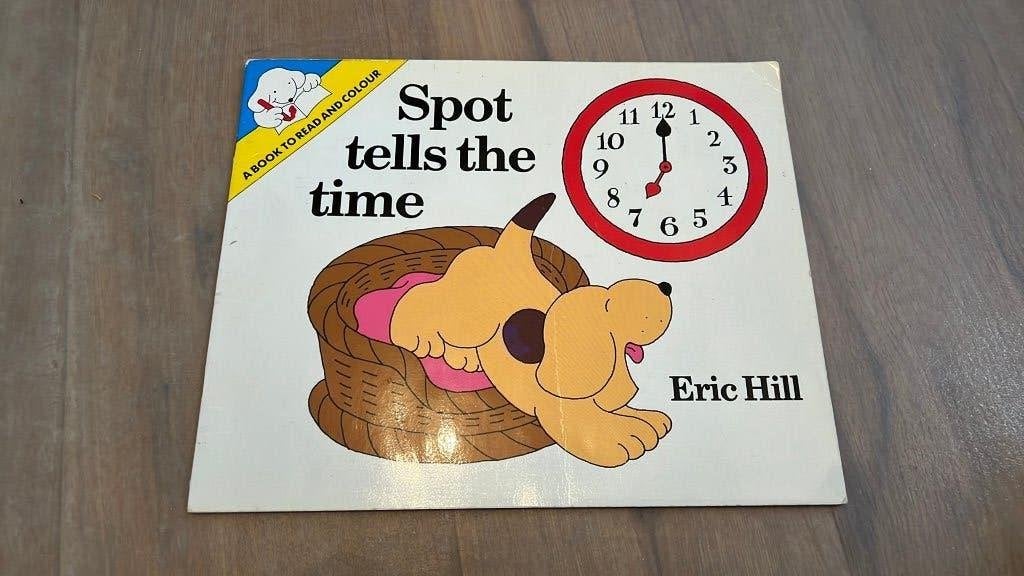 Eric Hill Dribbel / Spot tells the time Engels kinderboekje, Boeken, Ophalen of Verzenden, Gelezen