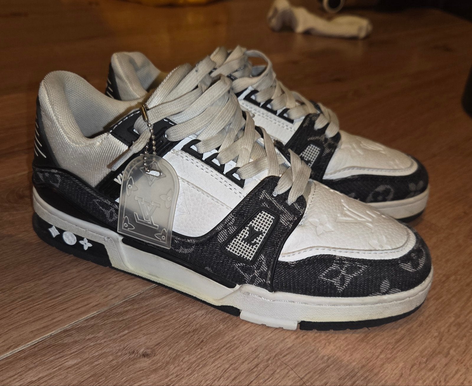 Louis Vuitton Sneakers - Maat 37 - Zo goed als nieuw,, Ophalen, Zwart, Louis Vuitton, Sneakers of Gympen