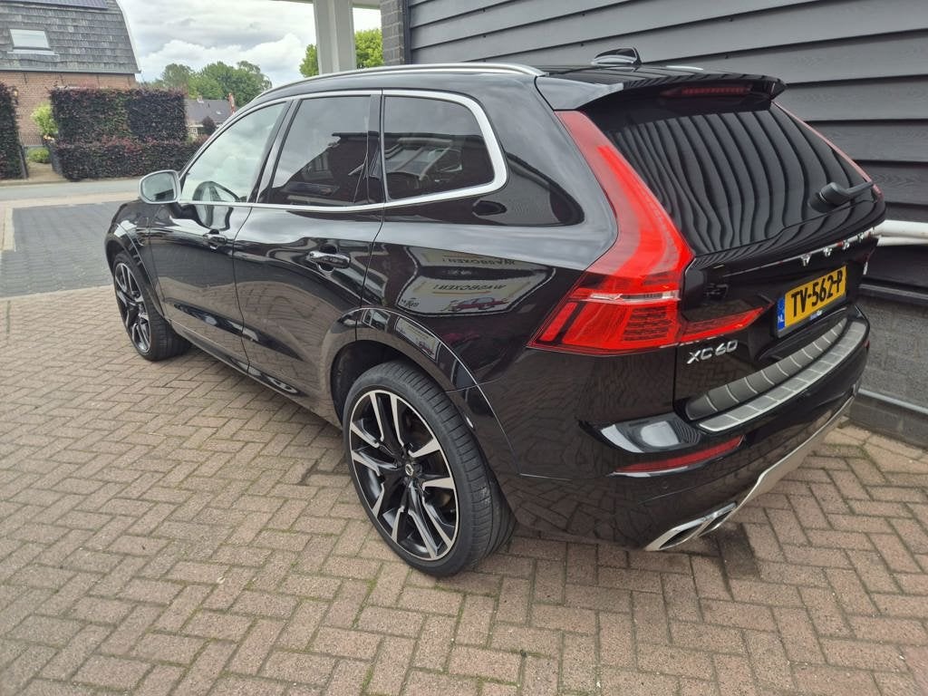 Volvo XC60 2.0 T8 Twin Engine AWD R-Design, Auto's, Automaat, Gebruikt, 1969 cc, Alcantara