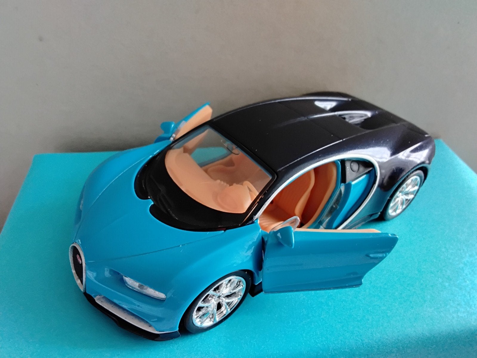 BUGATTI    CHIRON   SCHAAL  1:43, Verzenden, Zo goed als nieuw, Auto, Overige merken
