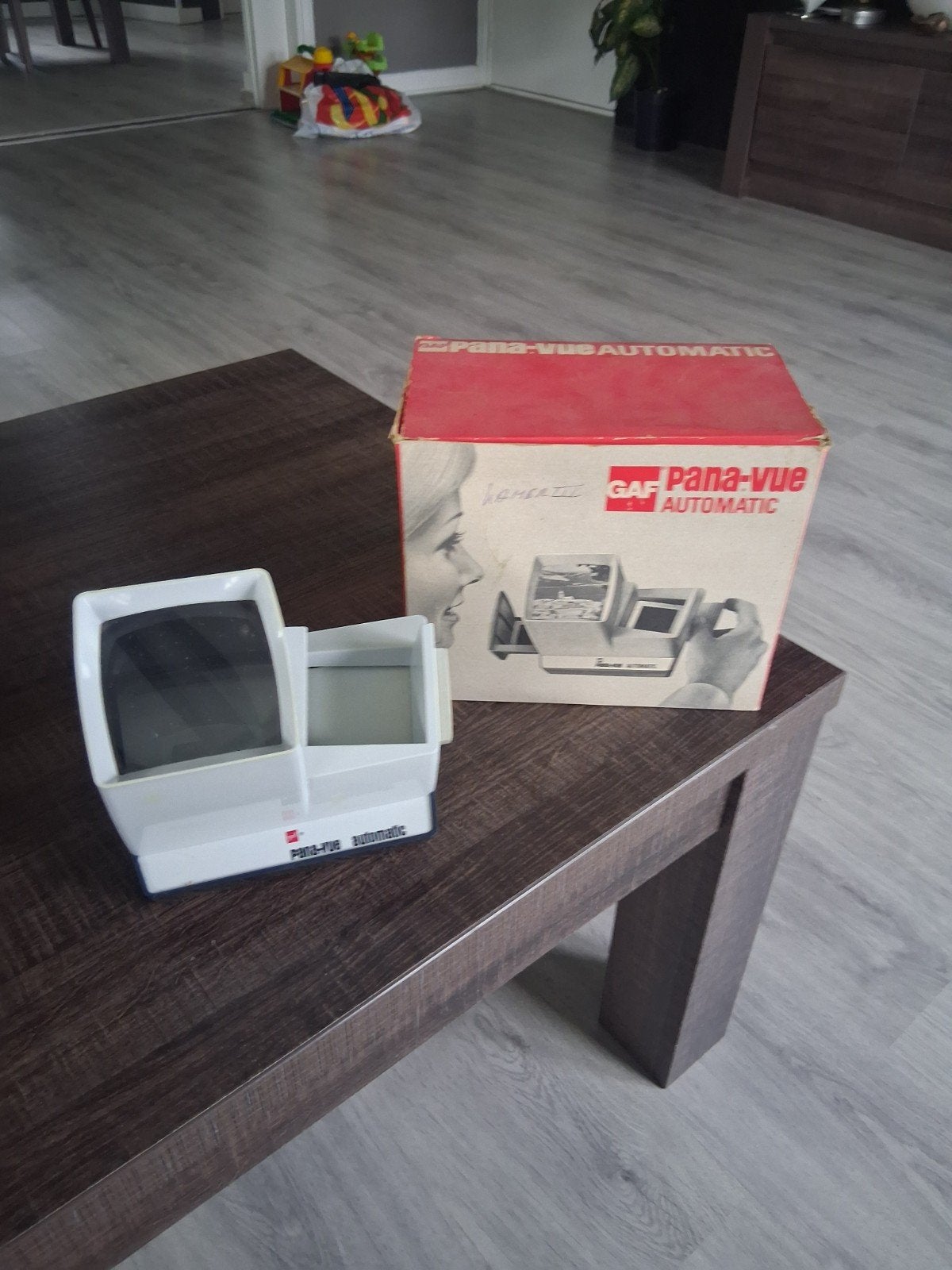 Vintage GAF Pana-Vue Automatic diaprojector met doos, Ophalen of Verzenden, Gebruikt, Met scherm