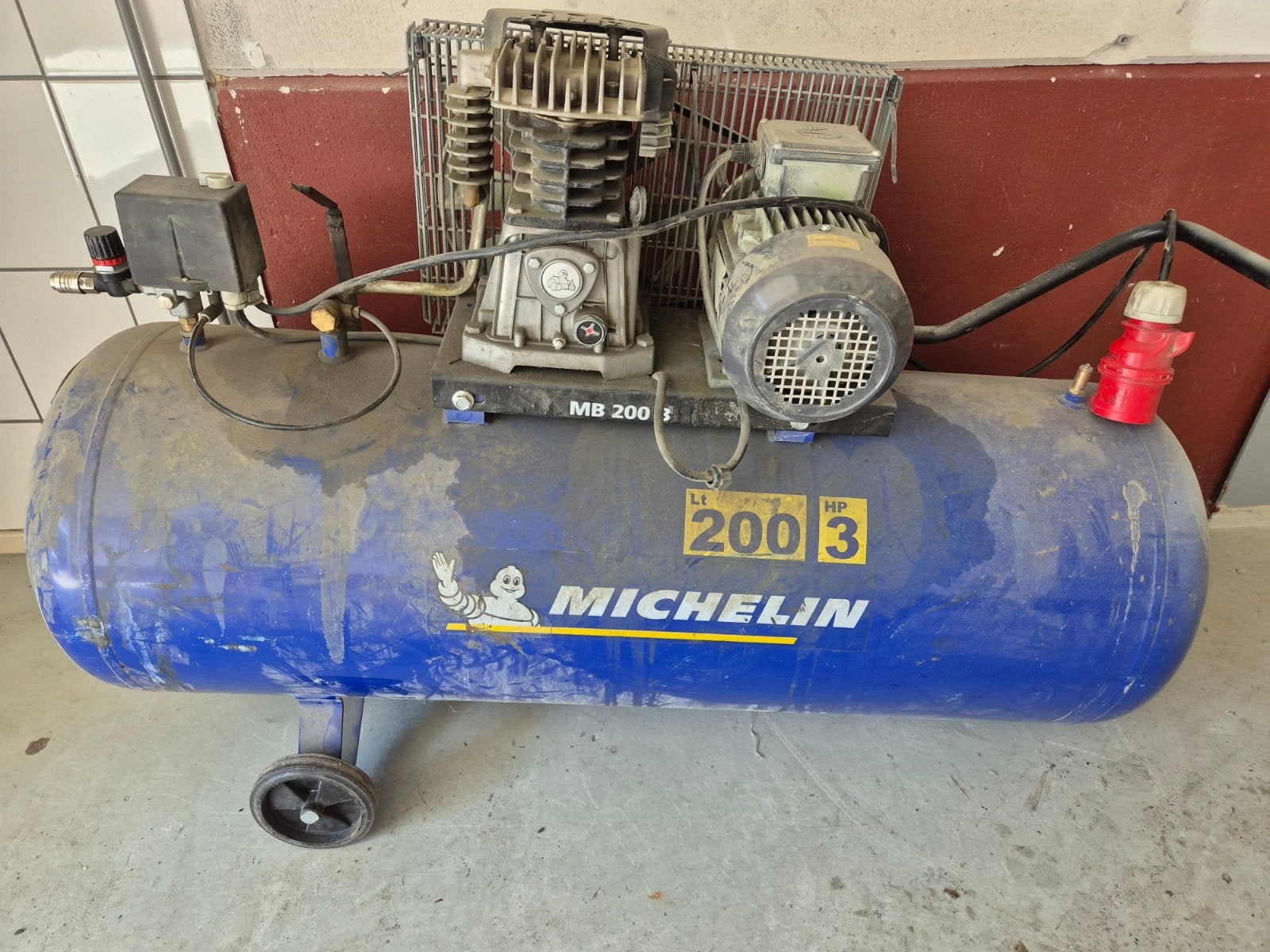 Michelin MB200 HP3 Compressor 400V, Doe-het-zelf en Verbouw, Compressors, Ophalen, Gebruikt, 400 tot 800 liter/min, Mobiel