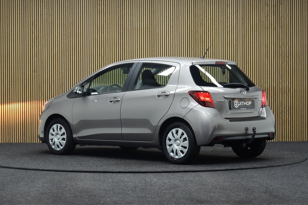 Toyota Yaris 1.3 VVT-i Aspiration | Trekhaak | Cruise-contro, Auto's, Zwart, 4 cilinders, Bedrijf, Handgeschakeld