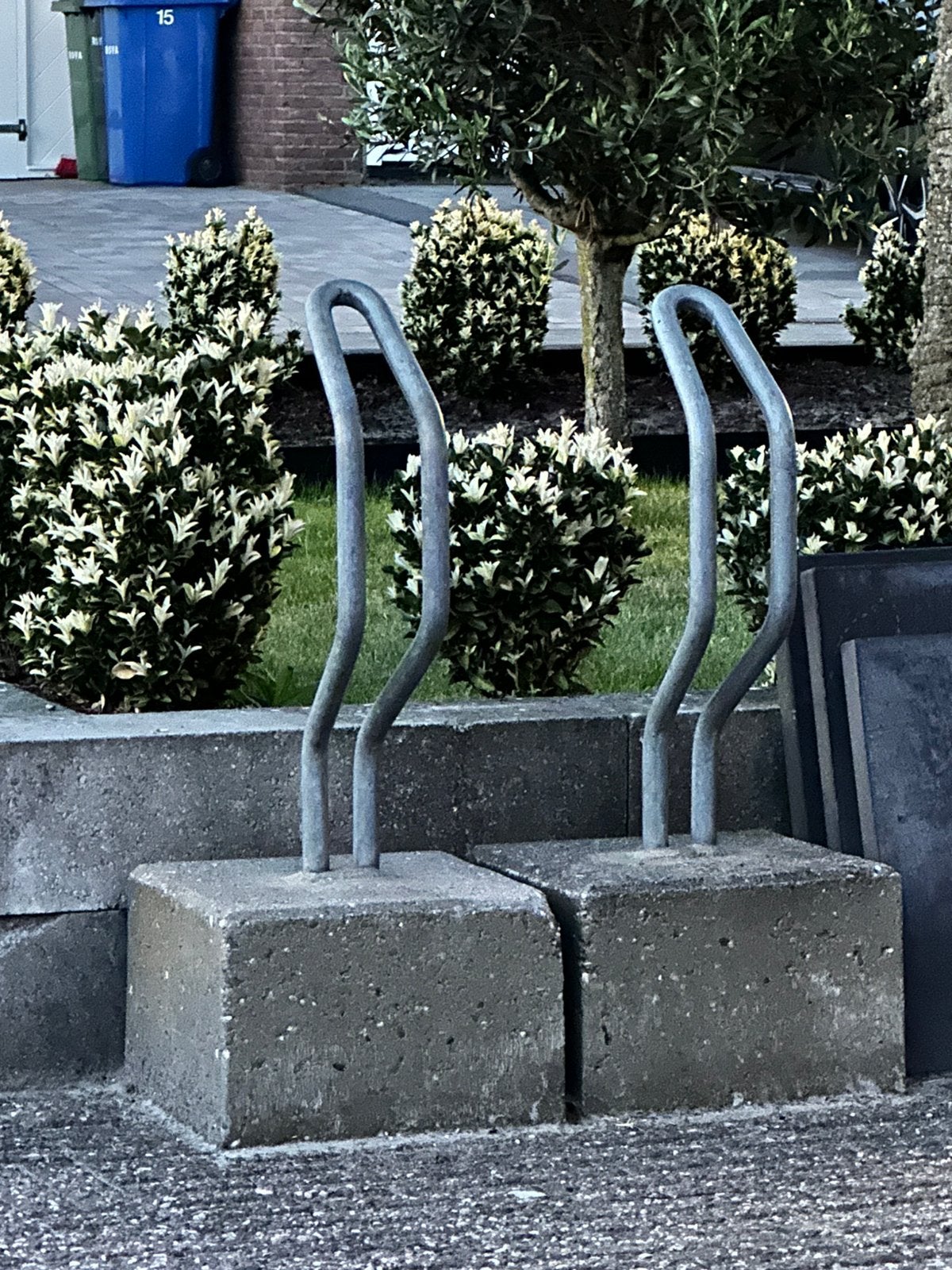Fietsbeugel met betonvoet, Ophalen, Zo goed als nieuw
