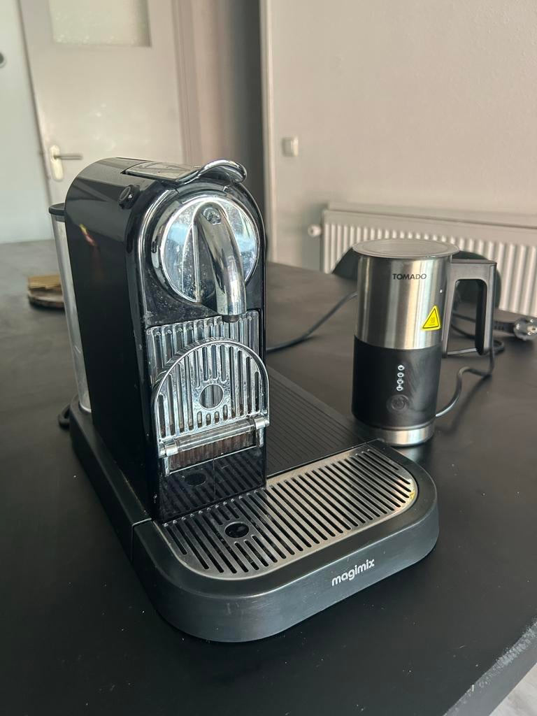 Nespresso Magimix koffiezetapparaat met nieuwe melkopschuime, Witgoed en Apparatuur, Koffiezetapparaten, Ophalen, Gebruikt, Espresso apparaat
