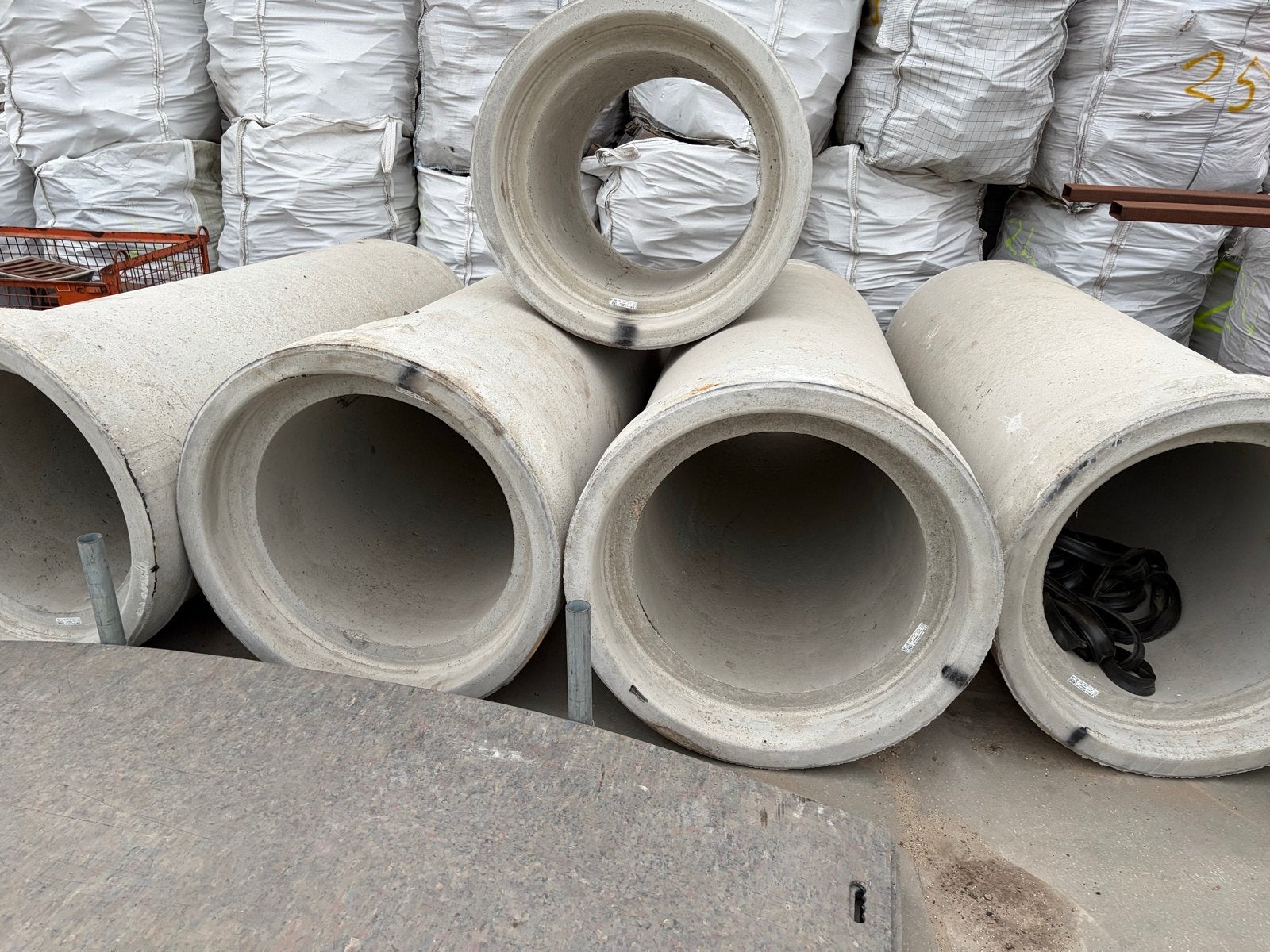 Betonbuizen 80cm  / Duikers - 4 hele en 1 halve, Doe-het-zelf en Verbouw, Ophalen, Gebruikt, 2 tot 4 meter, 80 mm of meer
