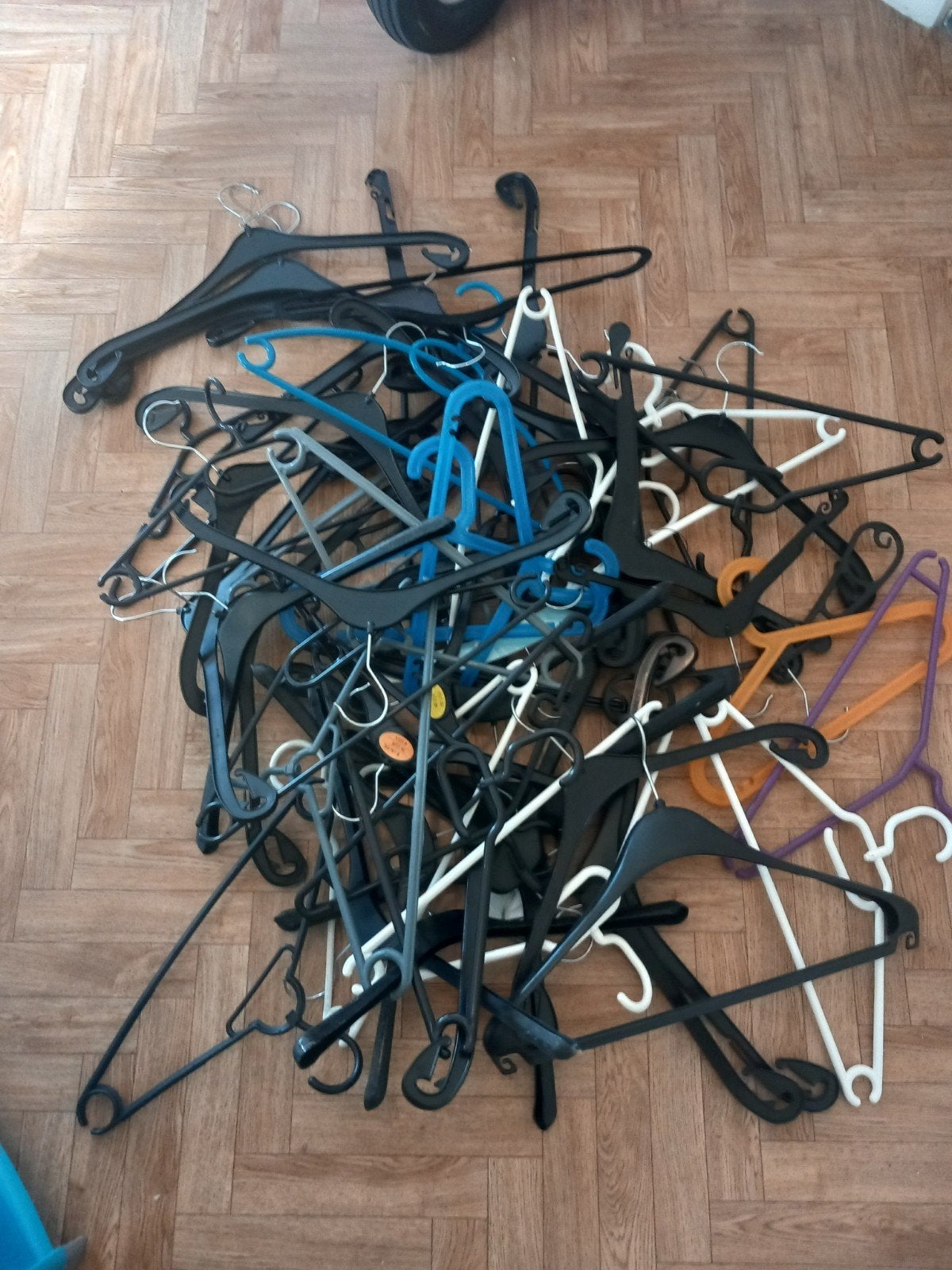 stapel kledinghangers, Ophalen, Zo goed als nieuw