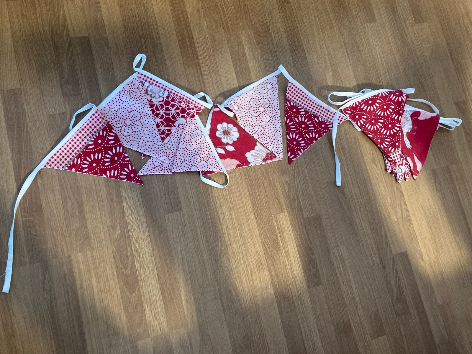 Feestelijke vlaggenlijn rood/wit - Versiering, Ophalen of Verzenden, Zo goed als nieuw, Versiering, Verjaardag