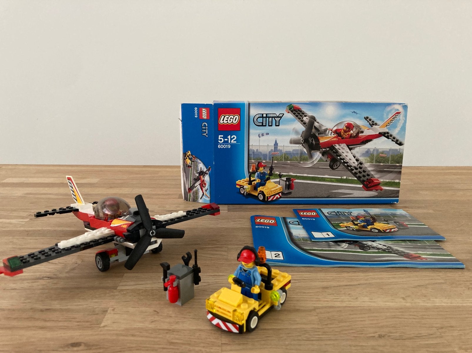 Lego City 60019 Stuntvliegtuig  met serviceauto