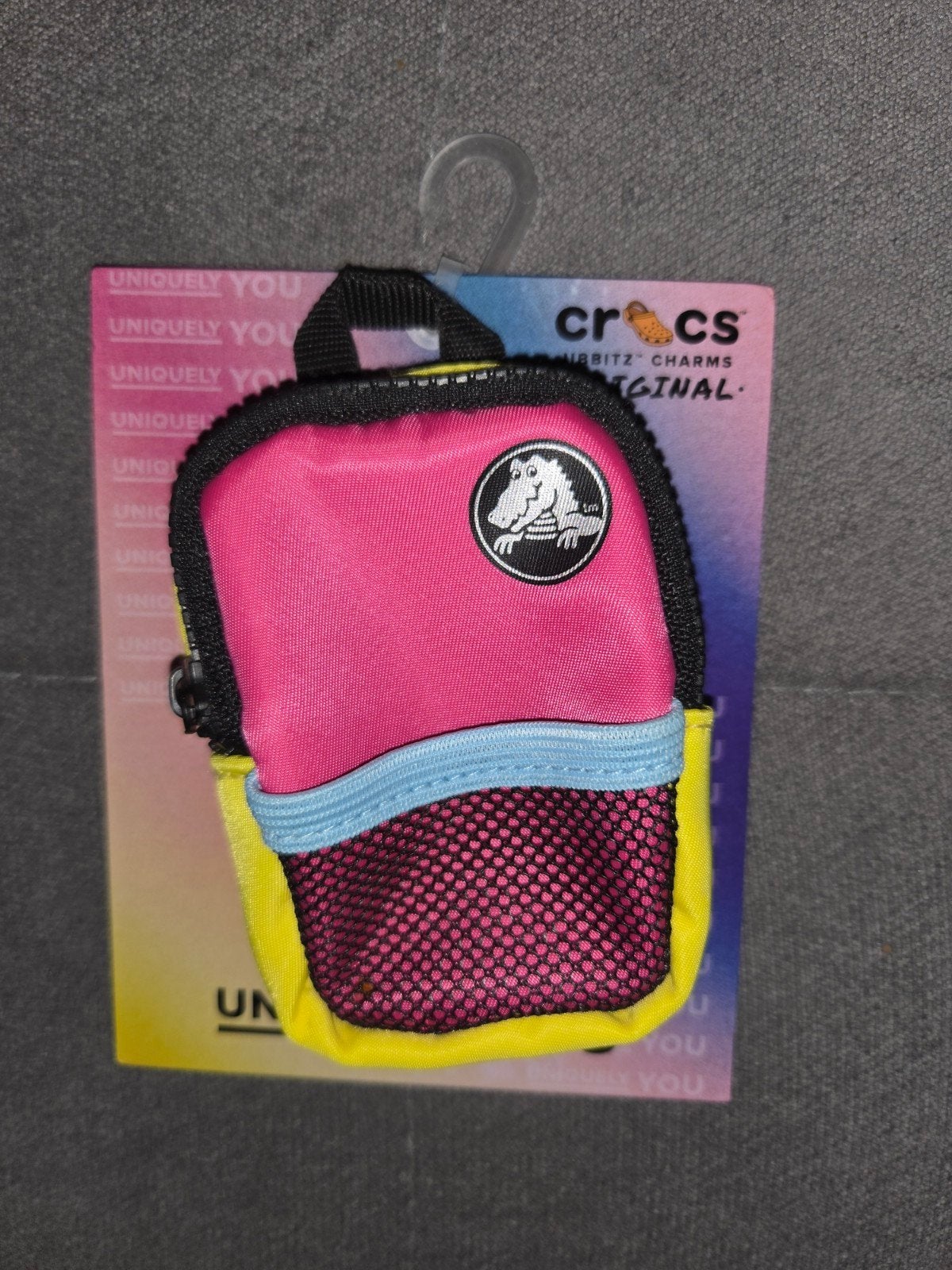 Crocs Jibbitz Charms Mini Rugzakje Roze/Geel collectors item, Overige merken, Minder dan 30 cm, Nieuw, Ophalen of Verzenden