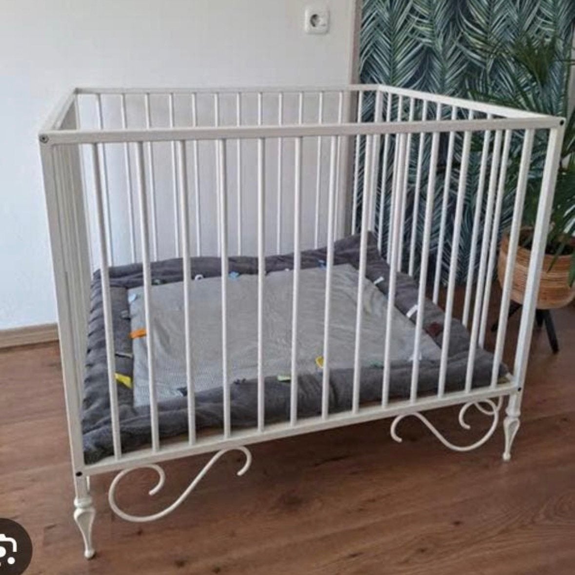 Mooie metalen zilvergrijze box babybox zilvergekleurde, Ophalen, Gebruikt, Rechthoekig, In hoogte verstelbaar