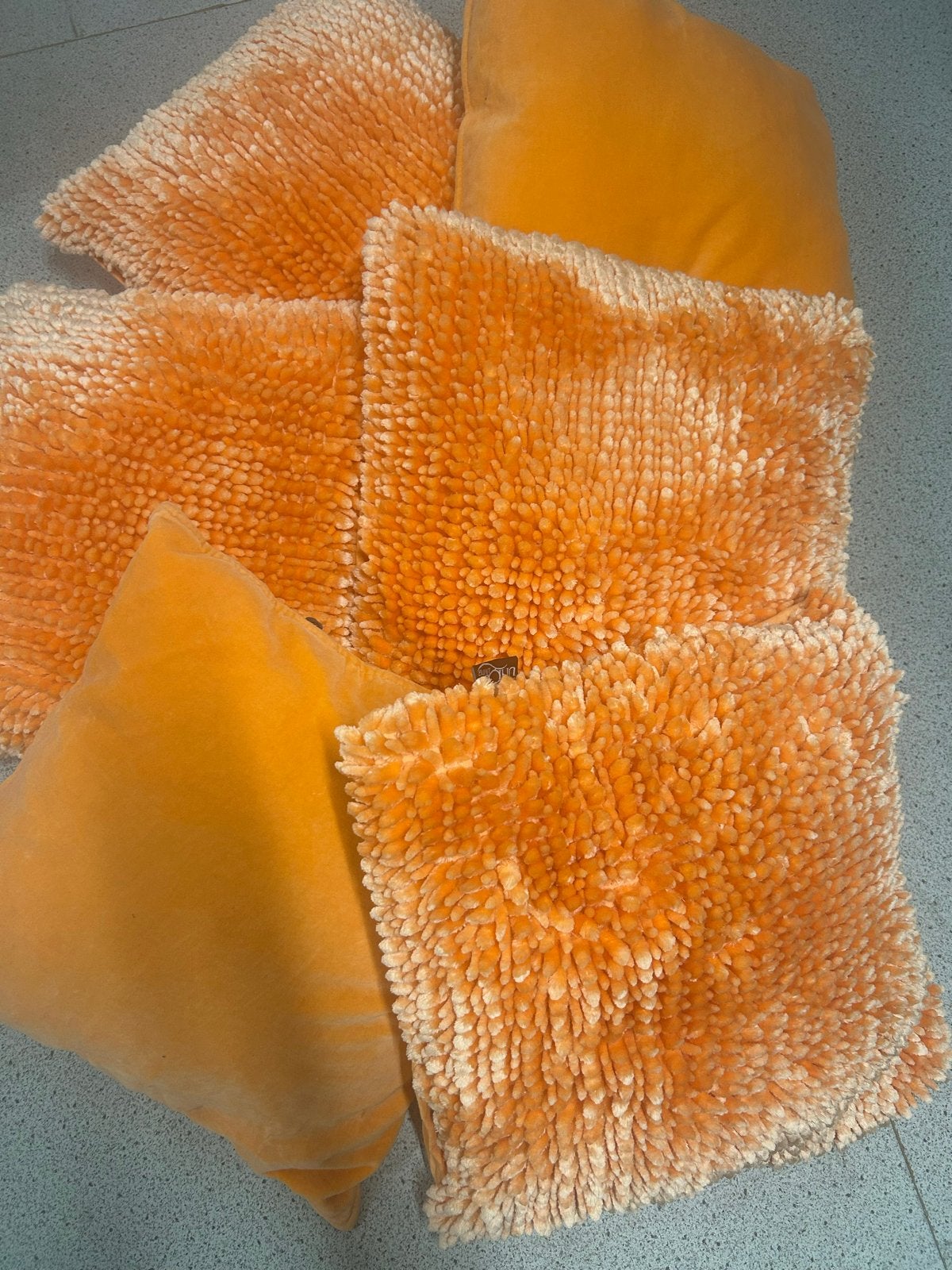 6 Oranje Kussens van Unique Living met Goede Vulling, Inclusief binnenkussen, Vierkant, Oranje, Ophalen of Verzenden