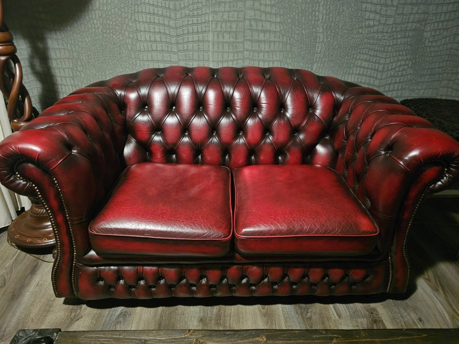 Prachtige Chesterfield Westminster 2-zitsbank – Oxblood Red, Ophalen, Tweepersoons, Zo goed als nieuw, Leer