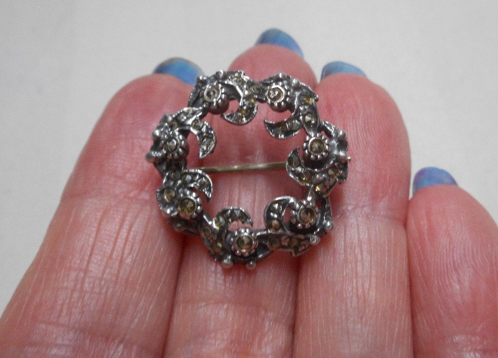 Zilveren broche met markasiet steentjes nr.1463, Verzenden, Minder dan 4 cm, Zo goed als nieuw, Zilver