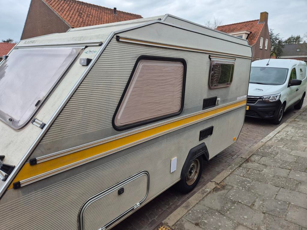 Aangepaste KIP KK400 caravan voor rolstoel gebruiker, Caravans en Kamperen, Rondzit, Kip, Particulier, Tot en met 4