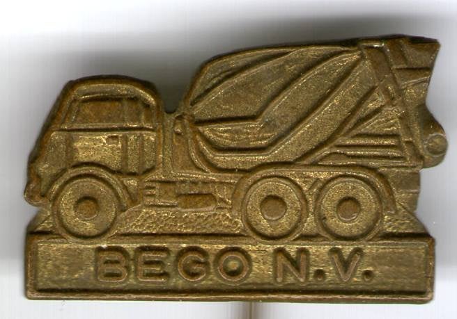 BEGO N.V. Betoncentrale vrachtwagen speldje ( D_256), Ophalen of Verzenden, Zo goed als nieuw, Transport, Speldje of Pin