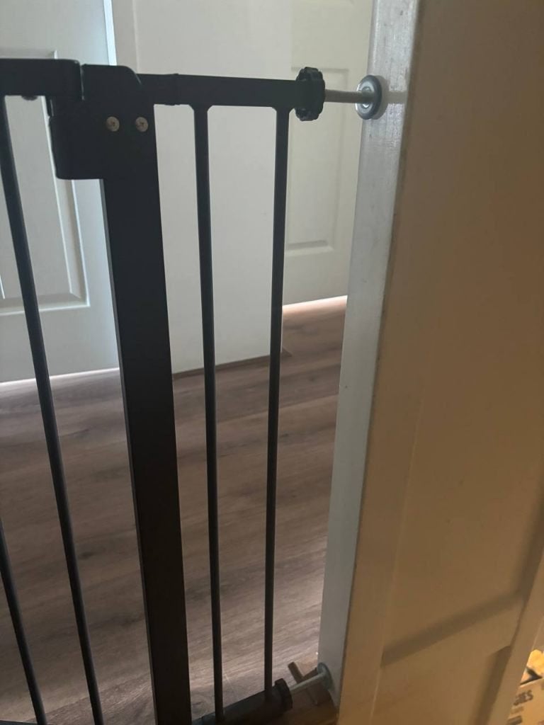 UISEBRT zwart metalen traphekje 85-95 cm, Kinderen en Baby's, Traphekjes, Ophalen, Zo goed als nieuw, Klemhekje, Metaal of IJzer