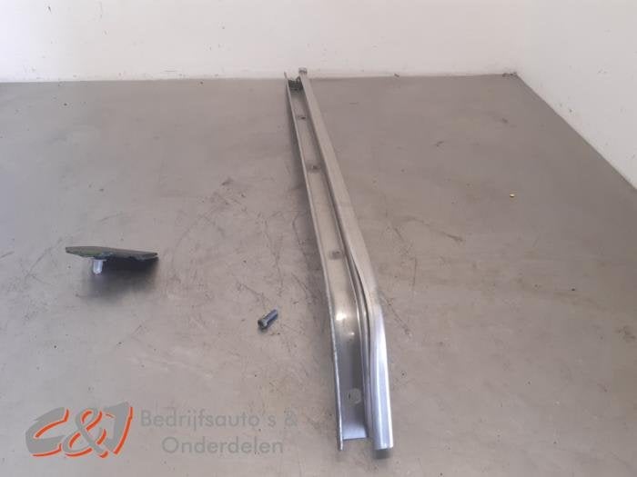 Schuifdeur Rail rechts van een Volkswagen Caddy, Gebruikt, -, Volkswagen, -