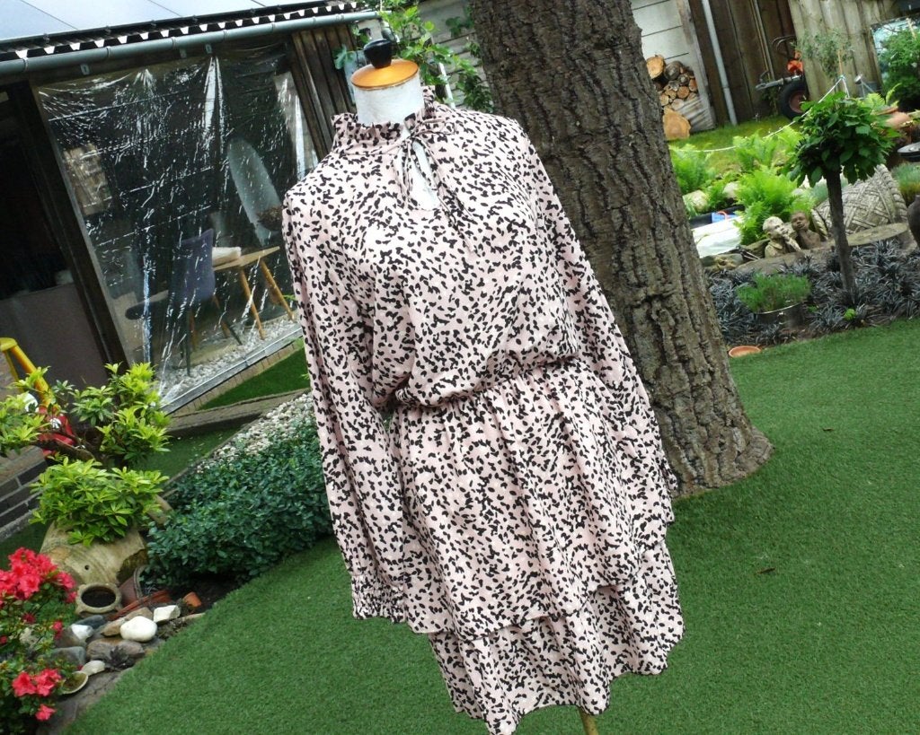Musthaves jurk maat M als nieuw, Kleding | Dames, Jurken, Maat 38/40 (M), Meerkleurig, Musthaves, Ophalen of Verzenden