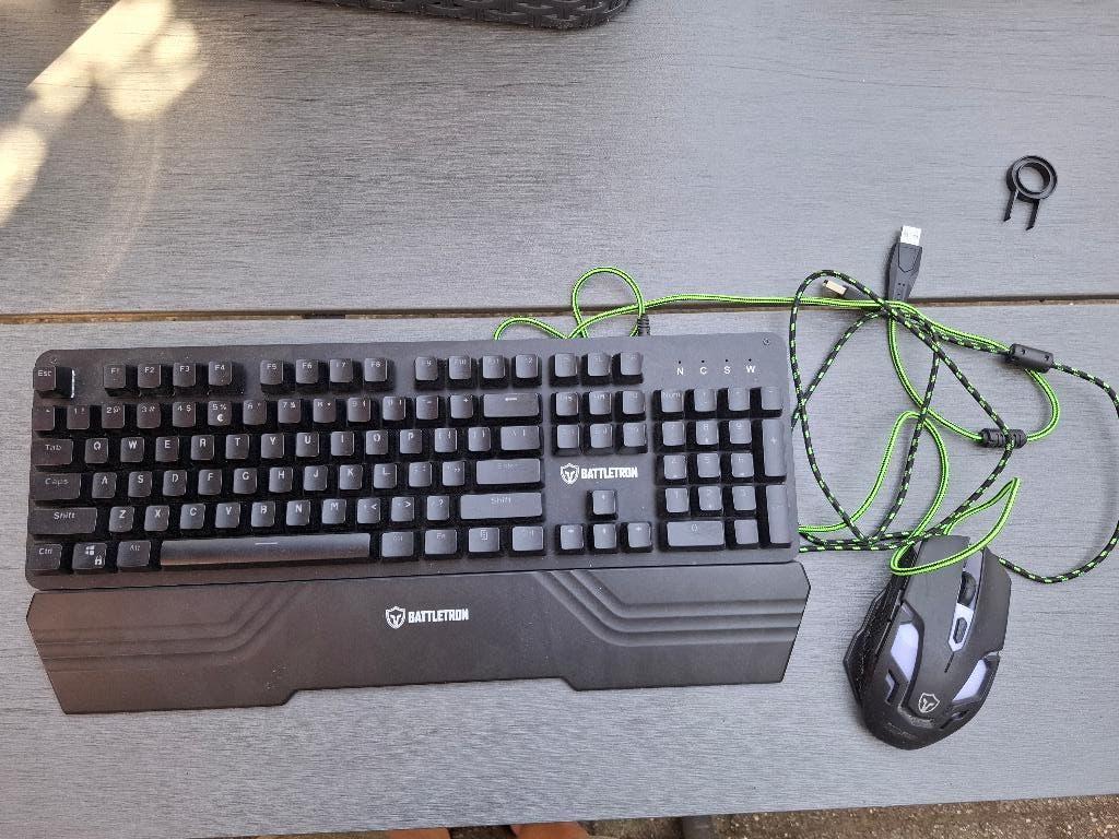 Toetsenbord en muis Battletron, Gebruikt, Ophalen of Verzenden, BATTLETRON, Toetsenbord en muis-set