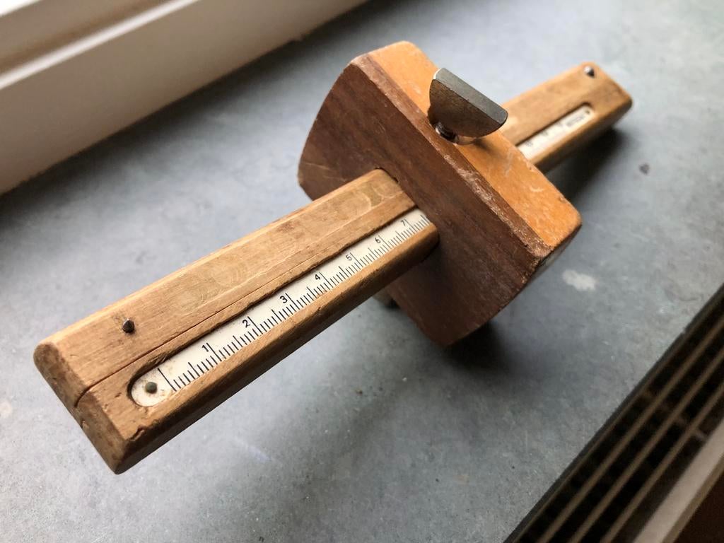 Oud NOOITGEDAGT dubbel kruishout met maatverdelng L = 22 cm, Ophalen of Verzenden, Zo goed als nieuw