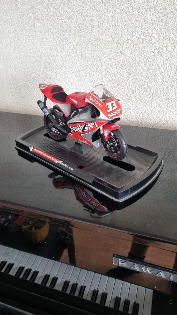 Metal die castguily.  Marco Melandri 1:10 met doos, Ophalen of Verzenden, Zo goed als nieuw, Auto