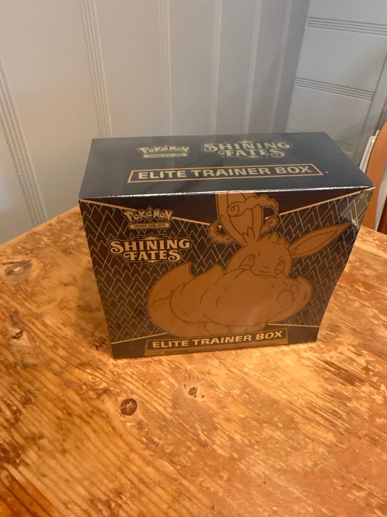 Pokémon Shining Fates Elite Trainer Box, Hobby en Vrije tijd, Verzamelkaartspellen | Pokémon, Ophalen of Verzenden, Nieuw, Overige typen